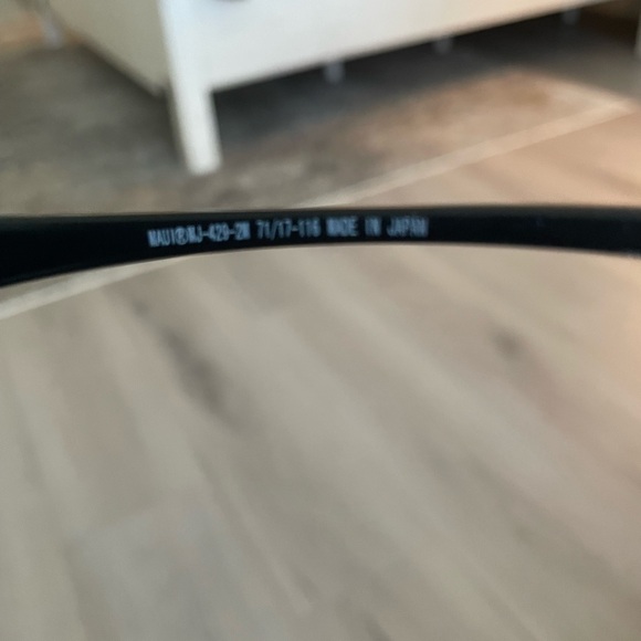 Maui Jim Black polarized Sunglasses with Brown Case and bag - Picture 4 of 6